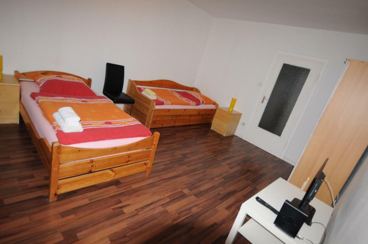 Messezimmer Laatzen Hannover Exteriör bild